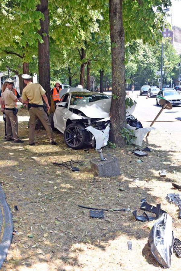 20-godišnji vozač totalno uništio BMW M4 Coupe + FOTO