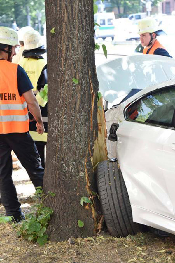 20-godišnji vozač totalno uništio BMW M4 Coupe + FOTO