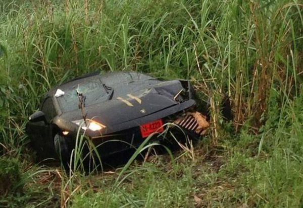 Lamborghini Gallardo prepolovljen u udesu + FOTO
