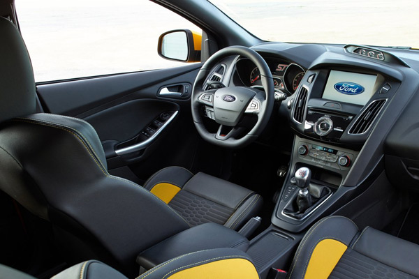 Ford Focus ST (2015): prve zvanične fotografije i info