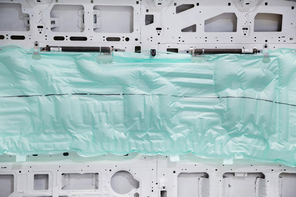 Ford predstavio vazdušni jastuk dužine 4,5 metara (foto + video)