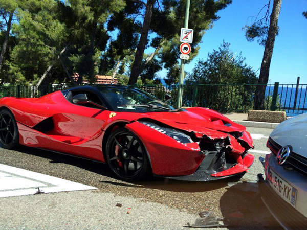 Golf udario u LaFerrari u Monte Carlu + FOTO