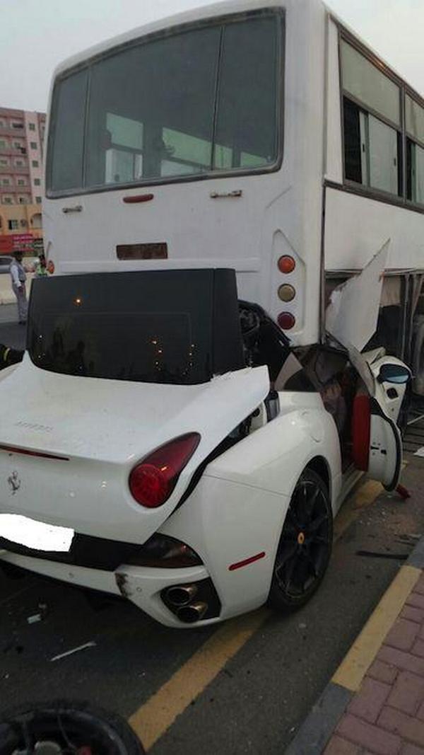Vozač Ferrarija preživeo nemoguće! (foto)