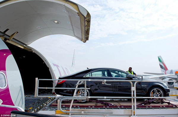 Arapski šeici troše po 20.000 £  za avio prevoz automobila + FOTO
