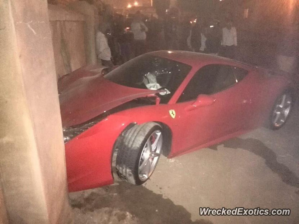 Slupao svoj Ferrari 458 Italia posle tuče sa devojkom + FOTO