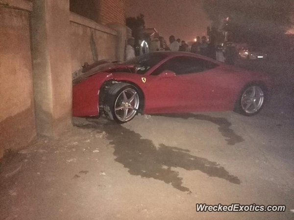 Slupao svoj Ferrari 458 Italia posle tuče sa devojkom + FOTO