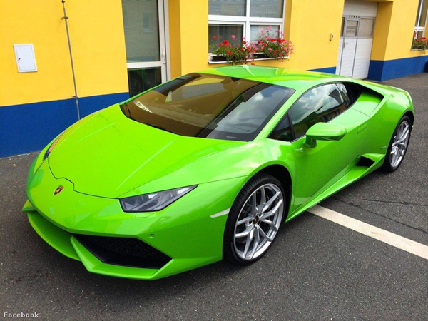 Lamborghini Huracan izgoreo do pepela + FOTO