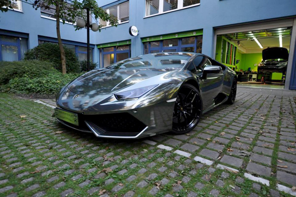 Lamborghini Huracan u atraktivnoj hrom-foliji (foto)