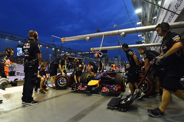 VN Singapura 2014 - Hamilton na pole poziciji