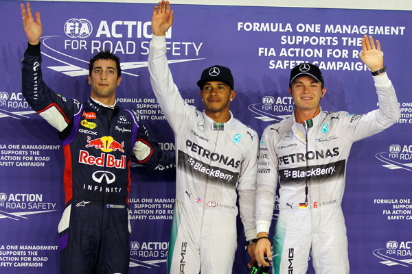 VN Singapura 2014 - Hamilton na pole poziciji