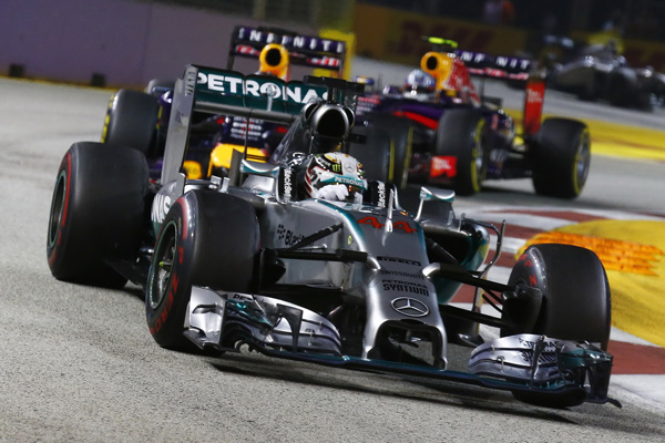 VN Singapura 2014 - Hamilton pobedio, Rosberg out!