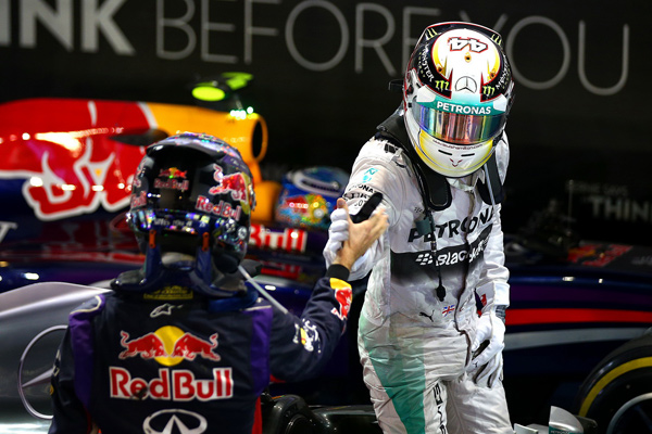 VN Singapura 2014 - Hamilton pobedio, Rosberg out!