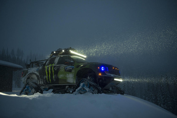 Ken Block ponovo u akciji, ali na gusenicama (FOTO + VIDEO)