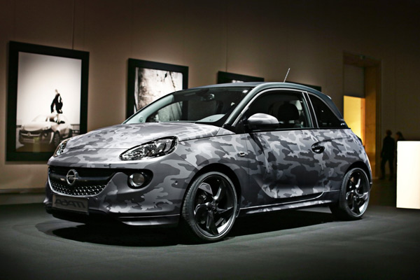 Aukcija: Ograničena verzija Opel ADAM-a Brajana Adamsa 