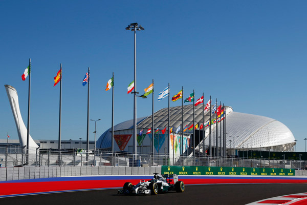 Formula 1 Sochi 2014 - Mercedesi kreću iz prvog reda