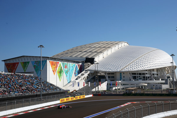 Formula 1 Sochi 2014 - Mercedesi kreću iz prvog reda