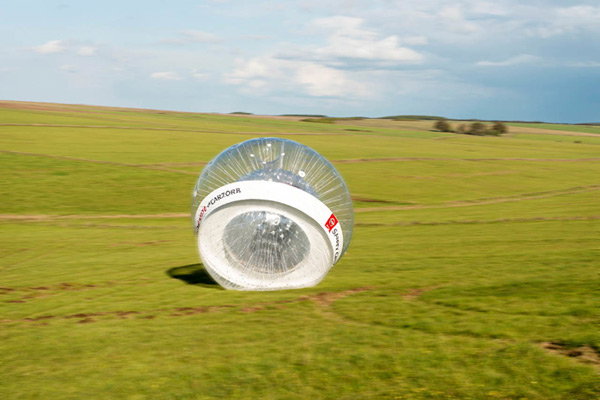 Nissan ugurao Note u zorb i gurnuo ga niz brdo + FOTO