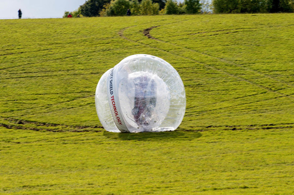 Nissan ugurao Note u zorb i gurnuo ga niz brdo + FOTO