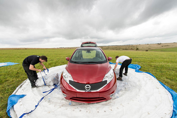 Nissan ugurao Note u zorb i gurnuo ga niz brdo + FOTO