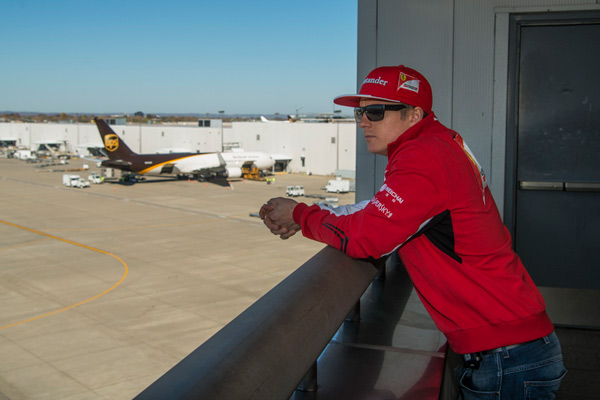 Kimi Raikkonen za volanom Boeinga 757 (foto)