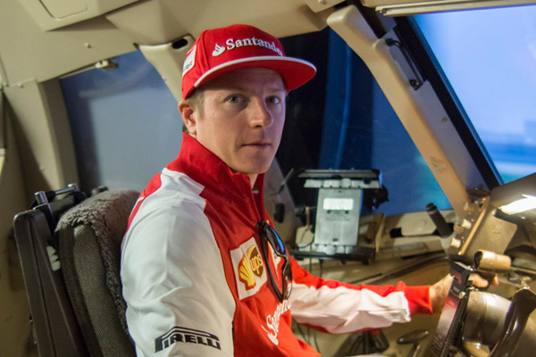 Kimi Raikkonen za volanom Boeinga 757 (foto)