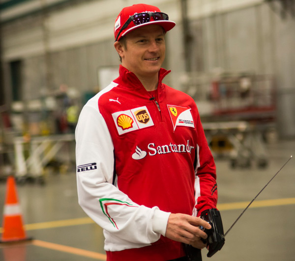 Kimi Raikkonen za volanom Boeinga 757 (foto)