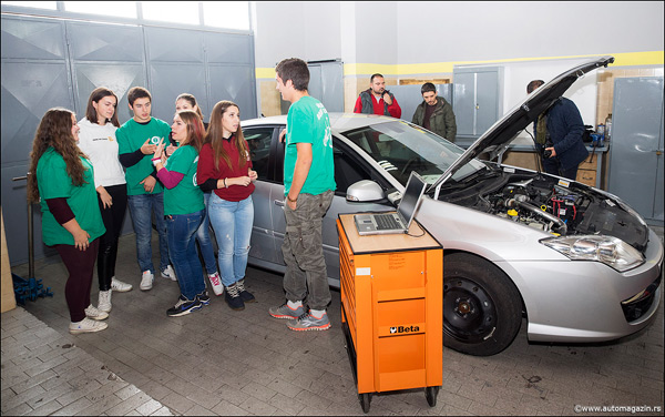 Renault Srbija donirala Lagunu III Saobraćajno-tehničkoj školi Zemun