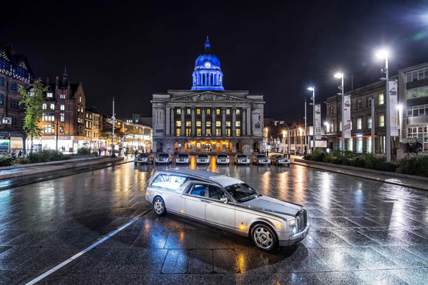 Rolls-Royce Phantom u ekstravagantnoj pogrebnoj verziji