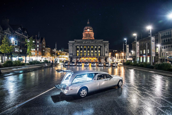 Rolls-Royce Phantom u ekstravagantnoj pogrebnoj verziji