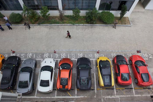 Policija u Kini zaplenila dvanaest superautomobila + FOTO