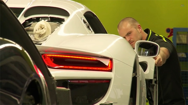 Pogledajte video: kako se ručno pravi Porsche 918 Spyder 