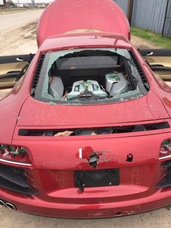 Prevarena supruga za kaznu uništila mužu Audi R8 (foto)