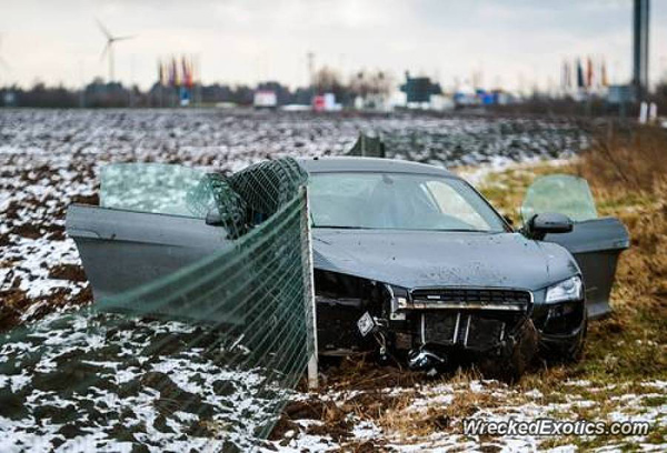 Audi R8 u poljoprivrednim radovima (FOTO)