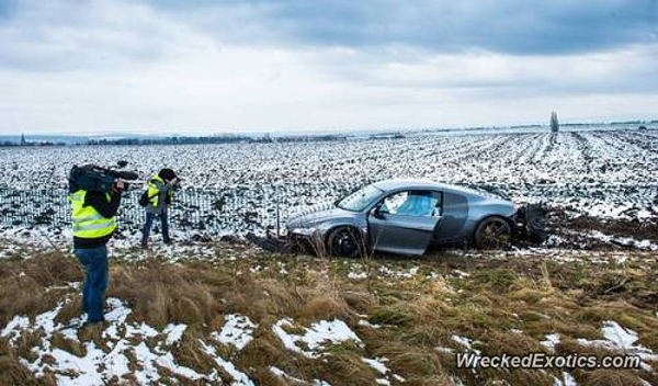 Audi R8 u poljoprivrednim radovima (FOTO)