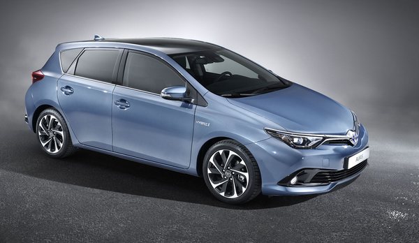 Toyota Auris facelift: osvežen izgled i efikasniji motori