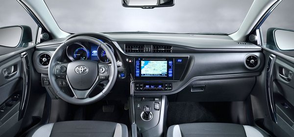 Toyota Auris facelift: osvežen izgled i efikasniji motori