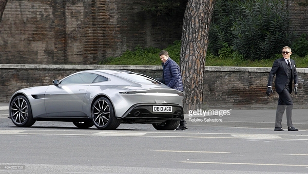 James Bond konačno u Rimu - pogledajte šta vozi (FOTO)