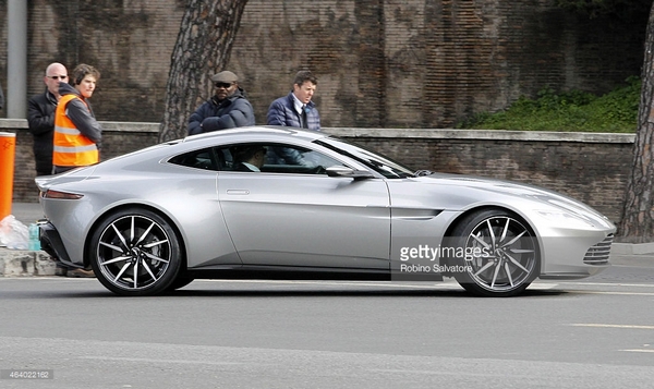 James Bond konačno u Rimu - pogledajte šta vozi (FOTO)