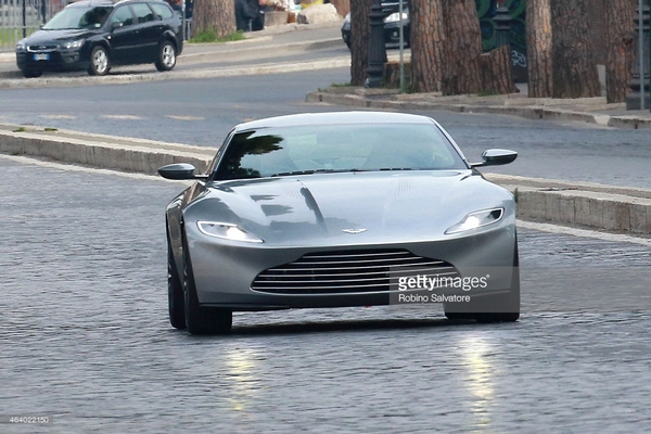 James Bond konačno u Rimu - pogledajte šta vozi (FOTO)