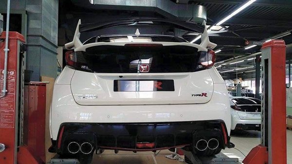 Honda Civic Type-R snimljena pre premijere (FOTO)