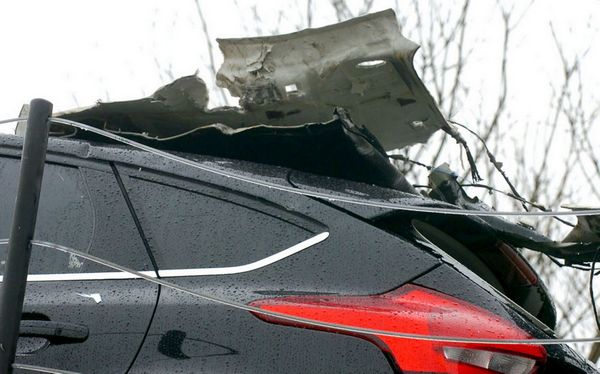 Nepažljivi vozač uništio nekoliko novih Fordova (foto)