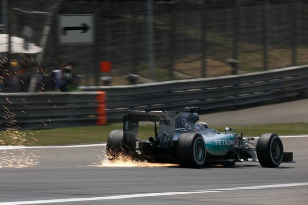 F1 VN Kine - Mercedes najbrži, Hamilton startuje sa pole pozicije