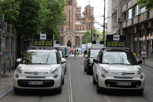 Ekološki FIAT 500L na metan meri vreme maratoncima