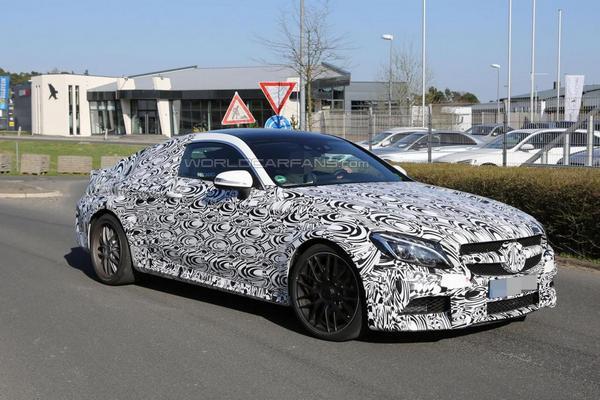 Novi Mercedes-Benz C63 AMG Coupe snimljen na ulici (FOTO)