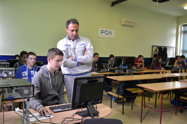 FCA Srbija donirala kompjutere Prvoj kragujevačkoj gimnaziji