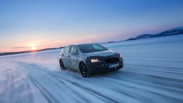 Nova Opel Astra: Kamuflaža je prvi korak ka uspehu