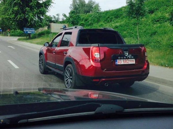 Dacia Duster pick-up snimljena bez maske - kako vam se sviđa?