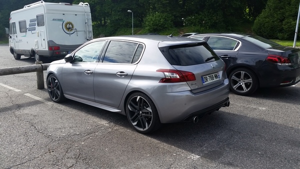 Peugeot 308 GTI snimljen kompletno bez maske! (foto)