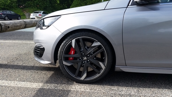 Peugeot 308 GTI snimljen kompletno bez maske! (foto)