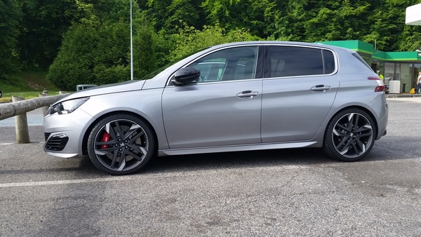 Peugeot 308 GTI snimljen kompletno bez maske! (foto)